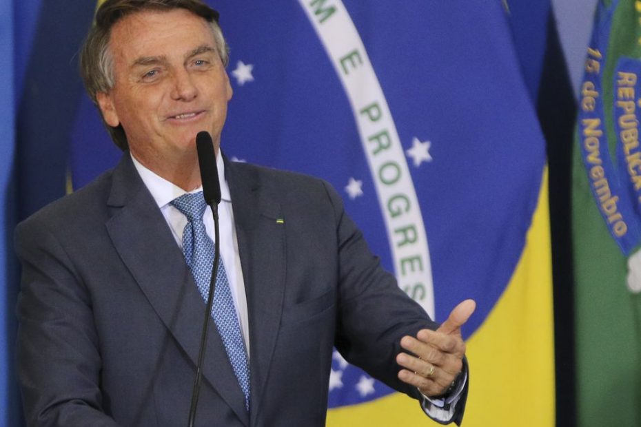 Bolsonaro anuncia parceria com Musk sem previsão de licitação